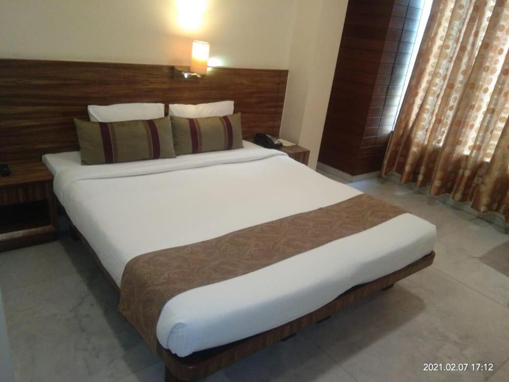 Hotel Jewel Of Chembur Mumbai Bagian luar foto